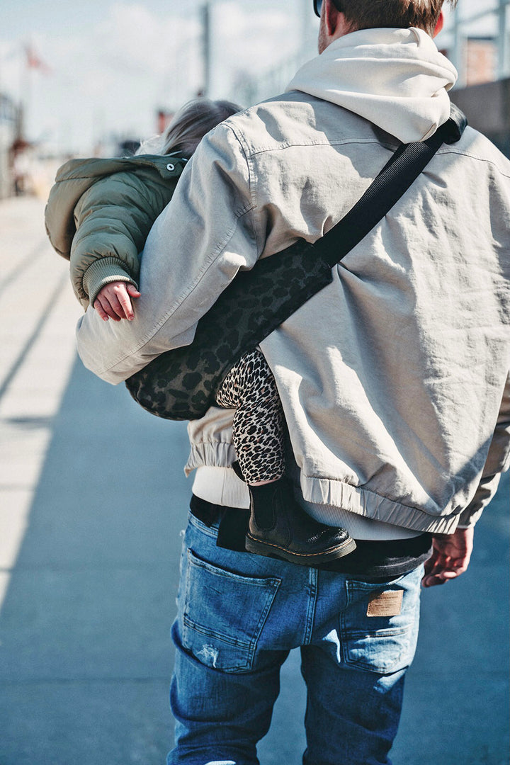 Looking for a child carrier? Order the Wildride hip carrier – wildridecom