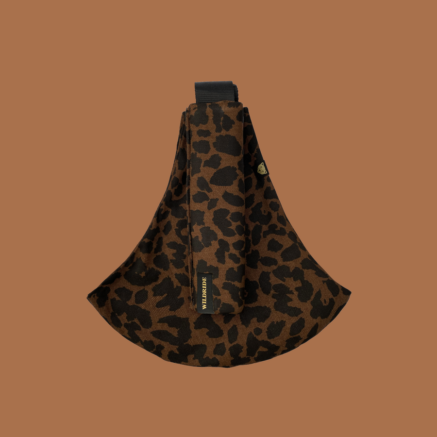 Porte-bébé imprimé léopard marron – Wildride – Little moustache