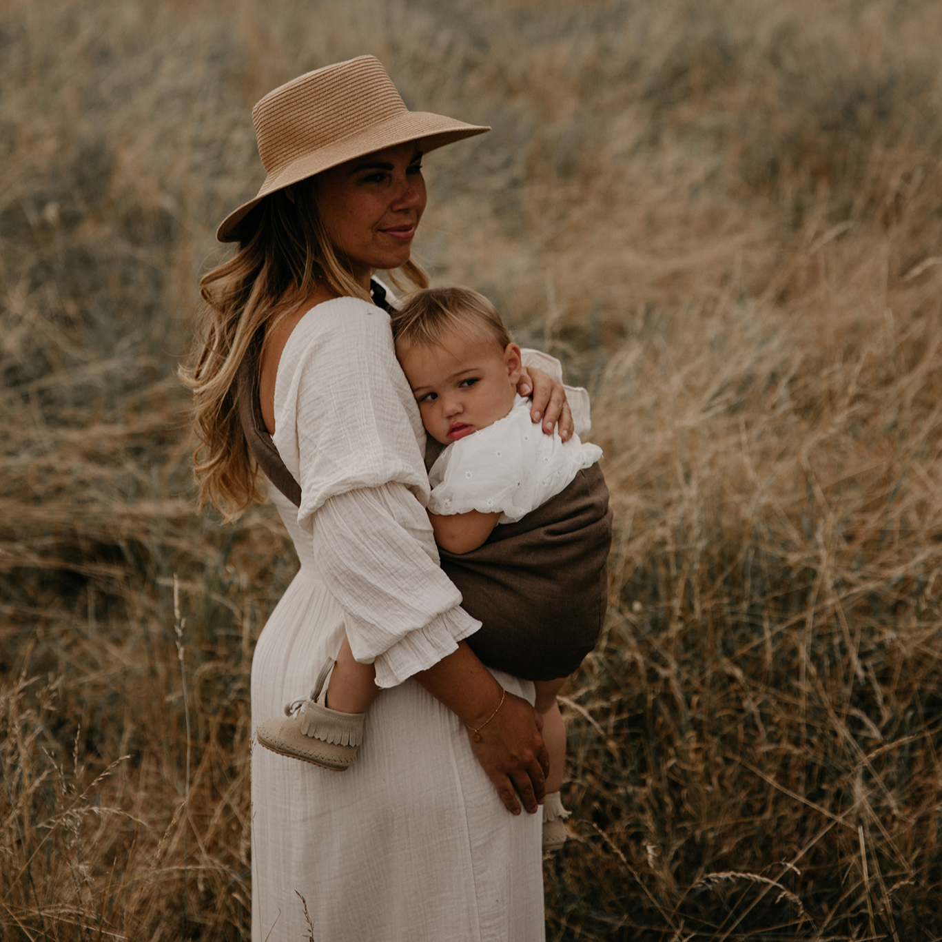 Toddler Carrier Linen Brown | Wildride – wildridecom Toddler Carrier Linen Brown | Wildride – wildridecom
