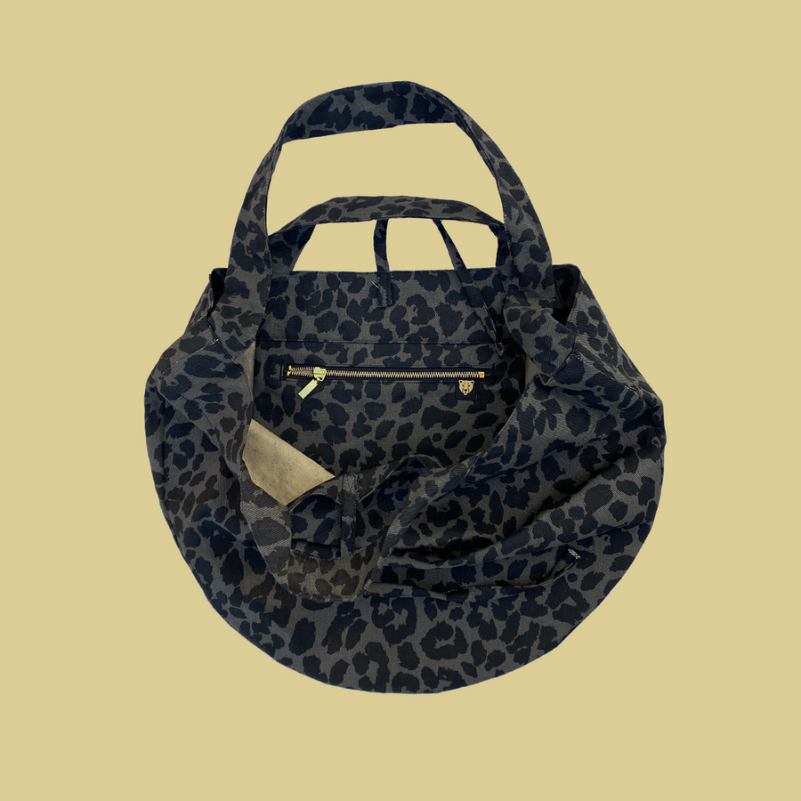 O saco Wildride com estampado leopardo cinzento