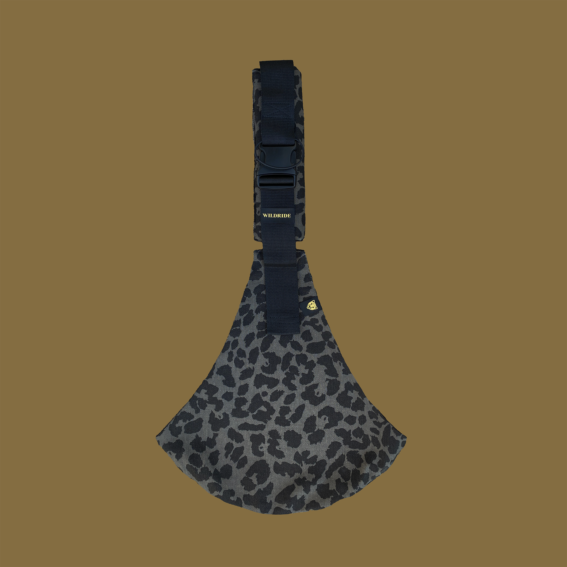 Porta-bebés com estampado de leopardo cinzento